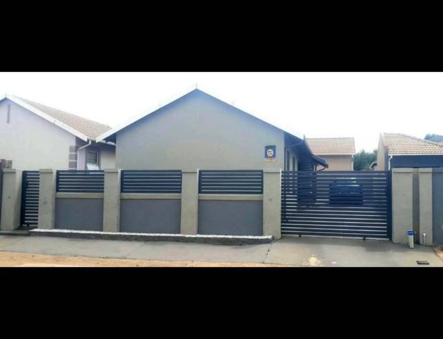 3 BEDROOM HOUSE FOR SALE IN LENASIA SOUTH